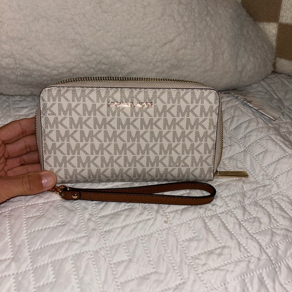 Michael Kors wallet - Picture 2 of 2